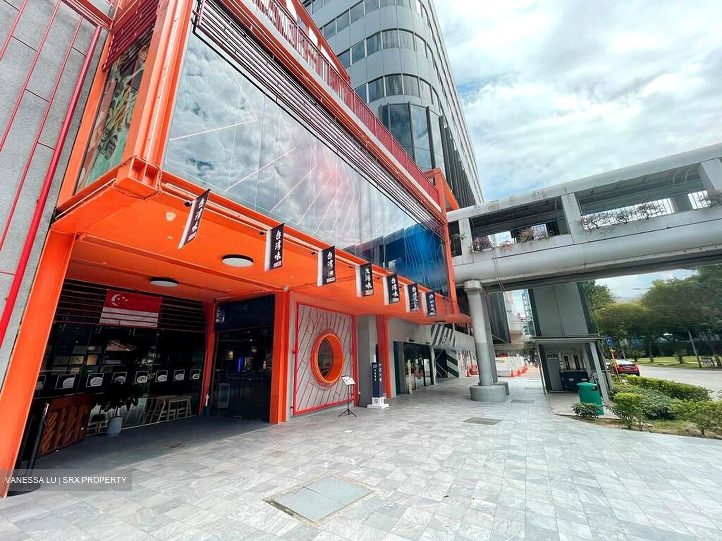 Pomo (D7), Retail #457232211